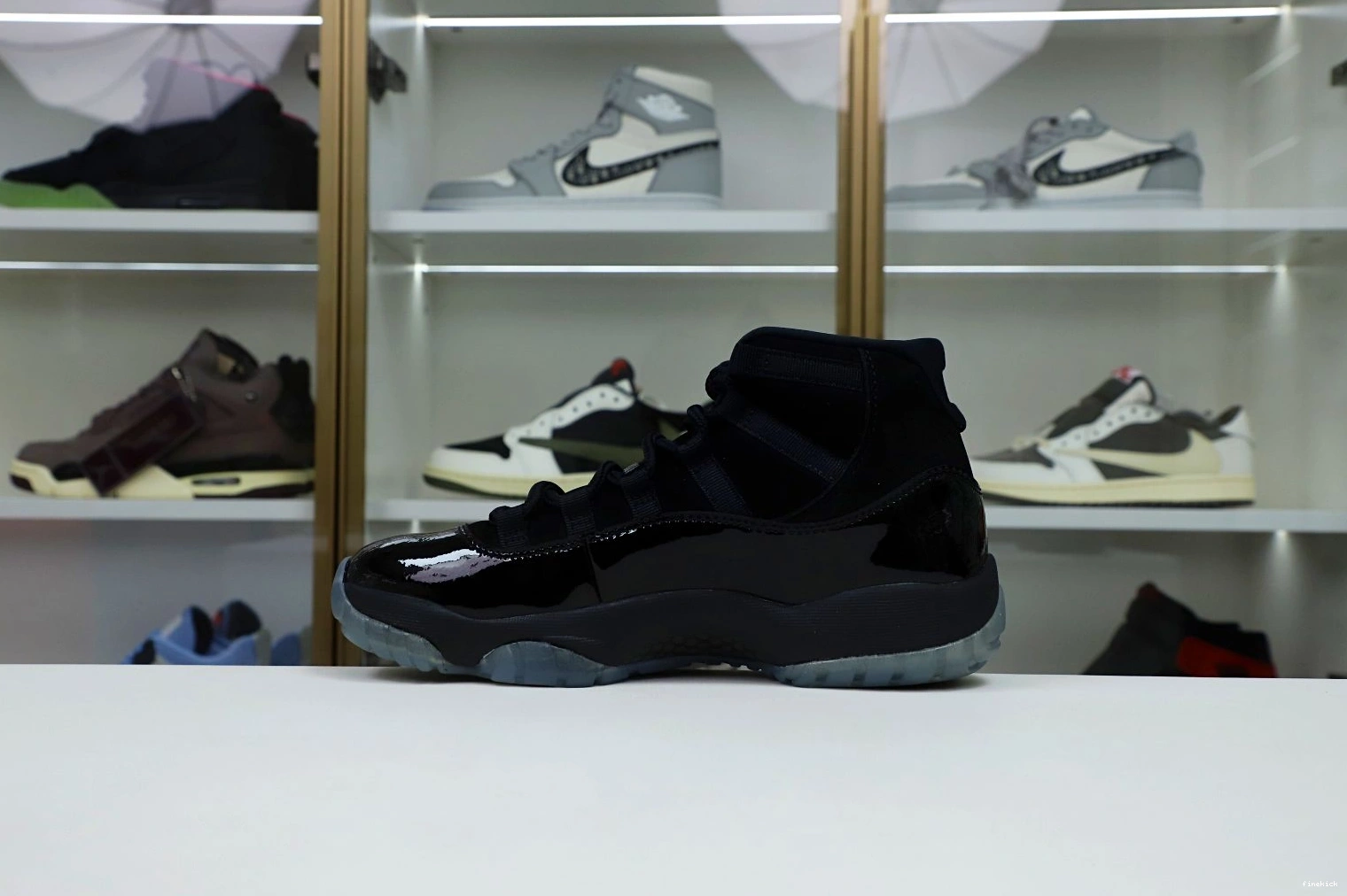11 RETRO JORDAN GOWN' AIR 'CAP AND 0720